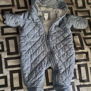 Snow suit 0-3 months